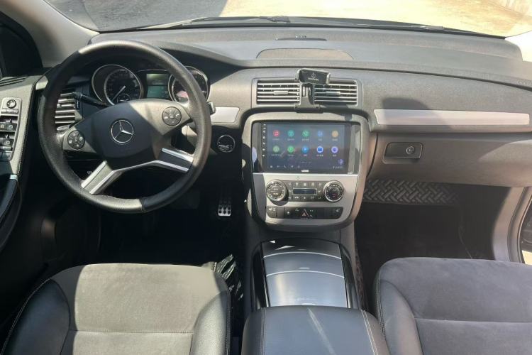 Used Mercedes-Benz R-Class 2014 R 320 4MATIC Business Model Interior 5