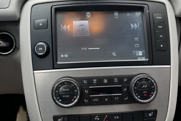 Used Mercedes-Benz R-Class 2014 R 320 4MATIC Business Model Interior 6