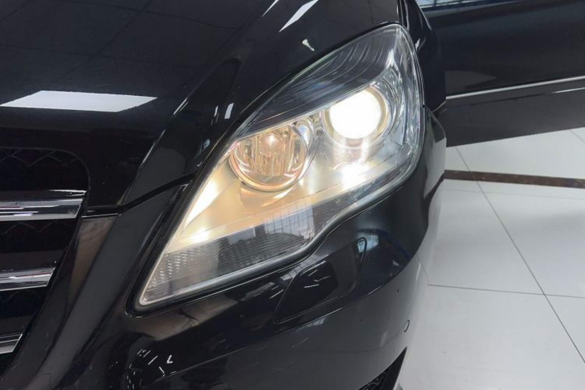 Used Mercedes-Benz R-Class 2014 R 400 4MATIC Luxury Model Interior 6