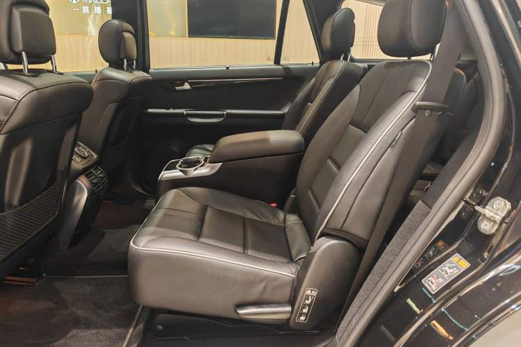 Used Mercedes-Benz R-Class 2014 R 400 4MATIC Business Model Interior 6