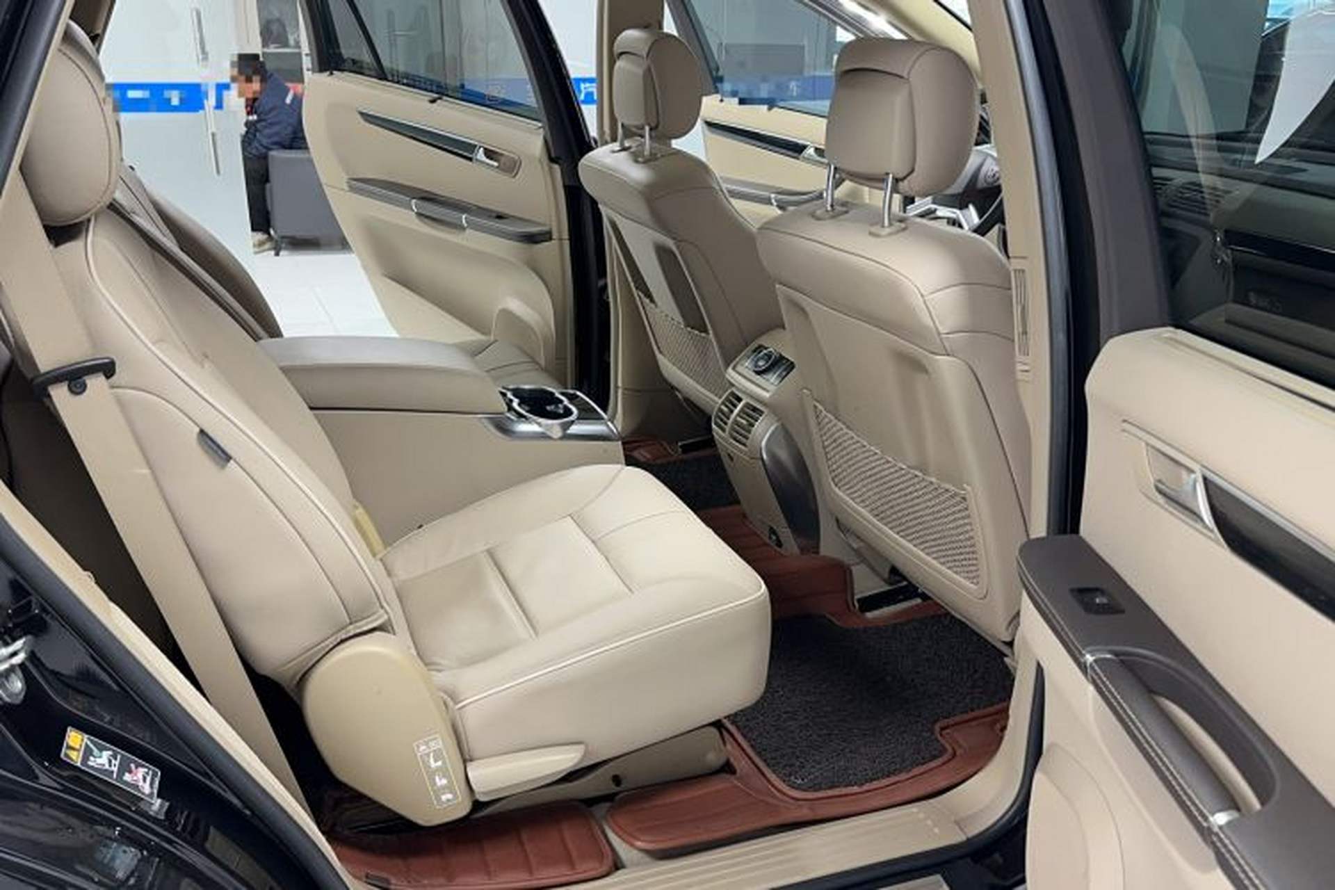 Used Mercedes-Benz R-Class 2014 R 400 4MATIC Luxury Model Interior 9