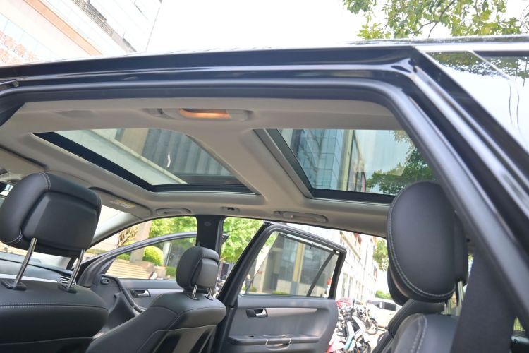 Used Mercedes-Benz R-Class 2014 R 320 4MATIC Business Model Interior 9