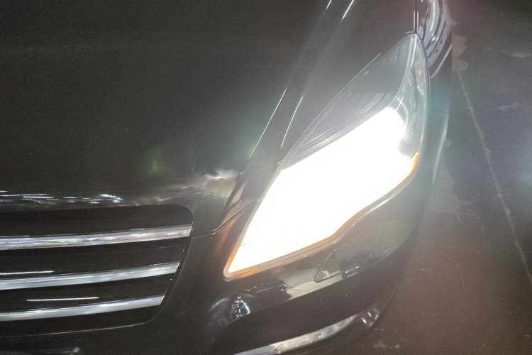 Used Mercedes-Benz R-Class 2014 R 320 4MATIC Business Model Left Front Headlight