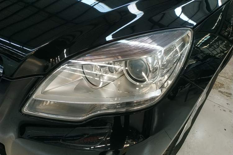Used Mercedes-Benz R-Class 2014 R 320 4MATIC Luxury Model Left Front Headlight