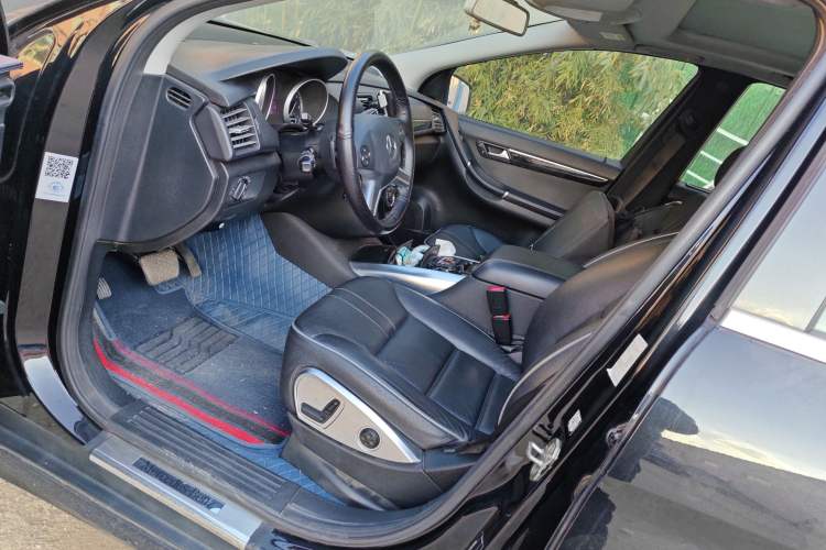 Used Mercedes-Benz R-Class 2014 R 320 4MATIC Luxury Model Left Front Seat