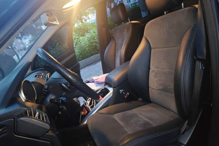 Used Mercedes-Benz R-Class 2014 R 320 4MATIC Luxury Model Left Front Seat