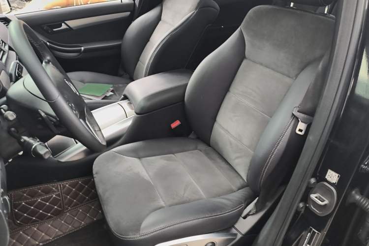Used Mercedes-Benz R-Class 2014 R 320 4MATIC Business Model Left Front Seat
