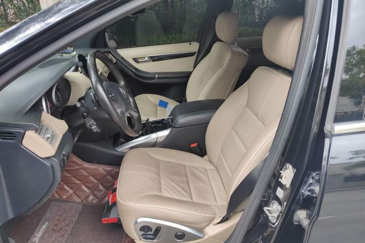 Used Mercedes-Benz R-Class 2014 R 400 4MATIC Luxury Model Left Front Seat