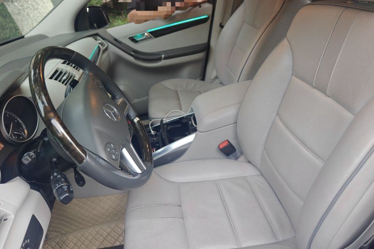 Used Mercedes-Benz R-Class 2014 R 400 4MATIC Luxury Model Left Front Seat