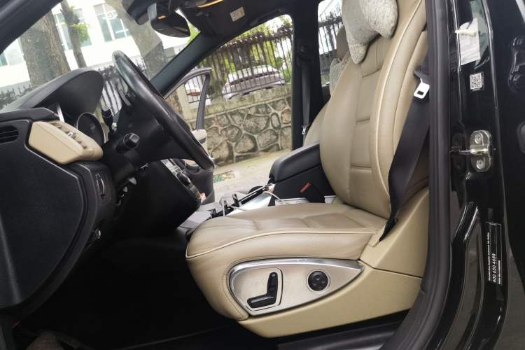 Used Mercedes-Benz R-Class 2014 R 320 4MATIC Luxury Model Left Front Seat