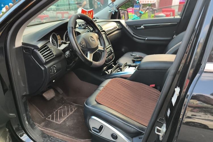 Used Mercedes-Benz R-Class 2014 R 320 4MATIC Luxury Model Left Front Seat