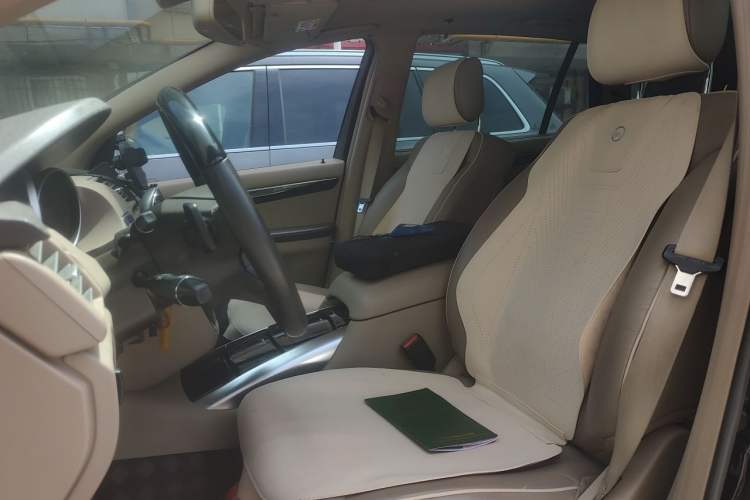 Used Mercedes-Benz R-Class 2014 R 320 4MATIC Luxury Model Left Front Seat