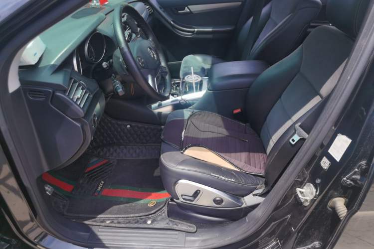 Used Mercedes-Benz R-Class 2014 R 320 4MATIC Luxury Model Left Front Seat