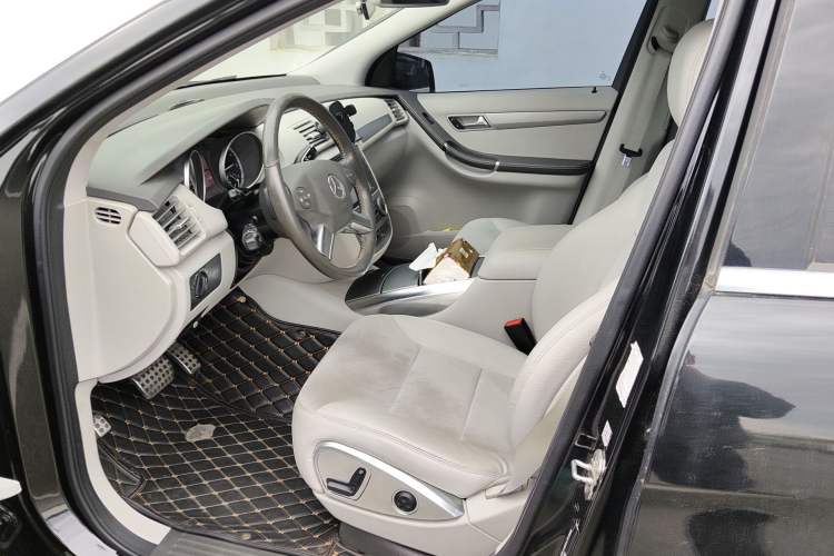 Used Mercedes-Benz R-Class 2014 R 320 4MATIC Business Model Left Front Seat