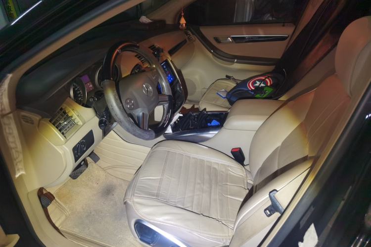 Used Mercedes-Benz R-Class 2014 R 320 4MATIC Luxury Model Left Front Seat