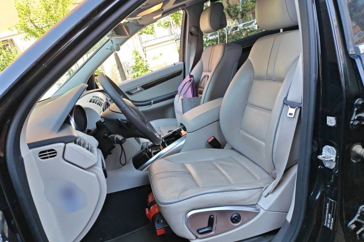 Used Mercedes-Benz R-Class 2014 R 400 4MATIC Business Model Left Front Seat
