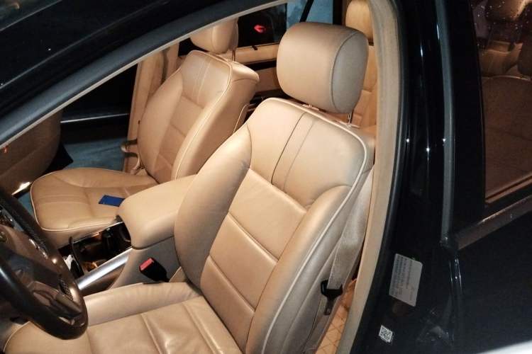 Used Mercedes-Benz R-Class 2014 R 320 4MATIC Luxury Model Left Front Seat