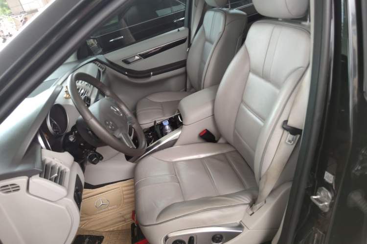 Used Mercedes-Benz R-Class 2014 R 400 4MATIC Luxury Model Left Front Seat