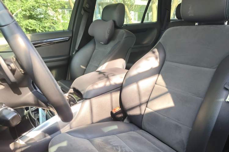 Used Mercedes-Benz R-Class 2014 R 320 4MATIC Business Model Left Front Seat