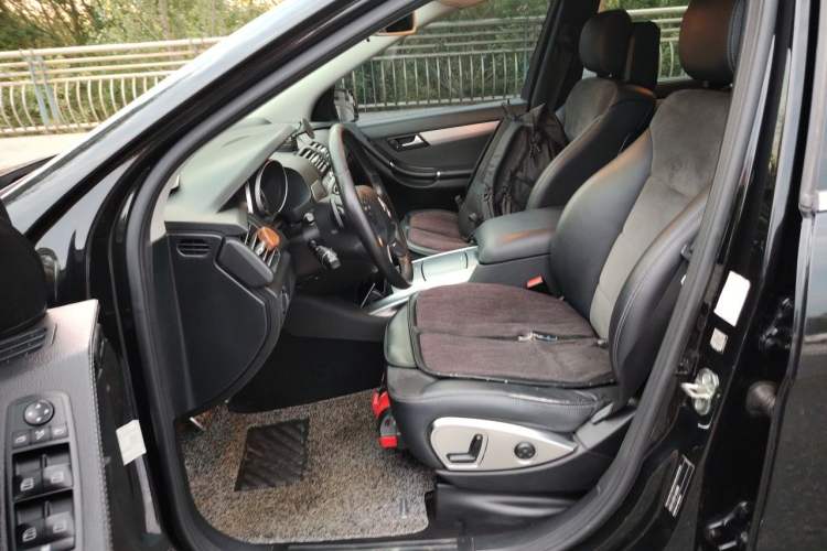 Used Mercedes-Benz R-Class 2014 R 320 4MATIC Business Model Left Front Seat