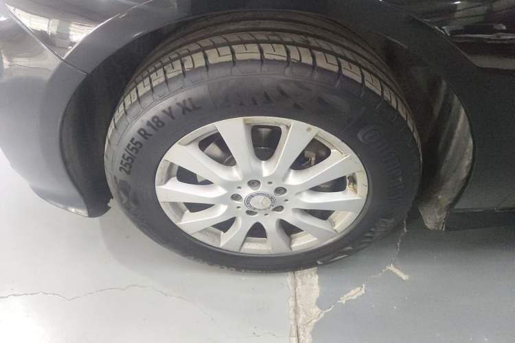 Used Mercedes-Benz R-Class 2014 R 320 4MATIC Business Model Left Front Wheel Hub