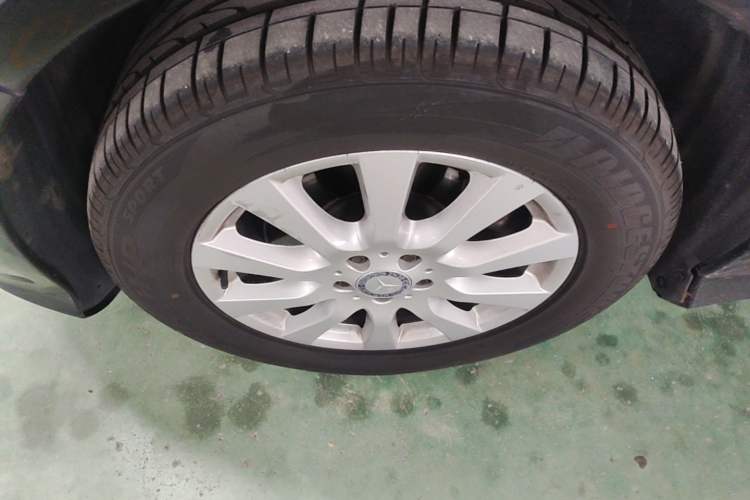 Used Mercedes-Benz R-Class 2014 R 320 4MATIC Business Model Left Front Wheel Hub