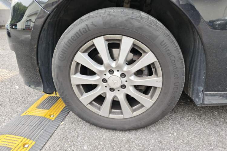 Used Mercedes-Benz R-Class 2014 R 320 4MATIC Business Model Left Front Wheel Hub