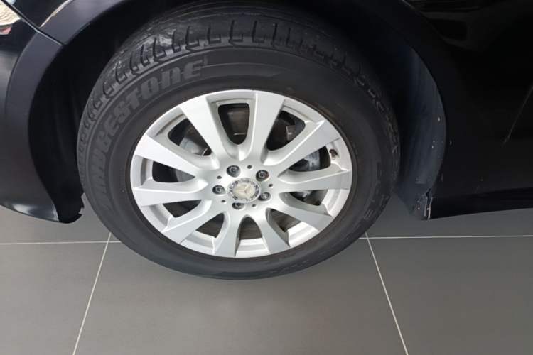 Used Mercedes-Benz R-Class 2014 R 320 4MATIC Business Model Left Front Wheel Hub