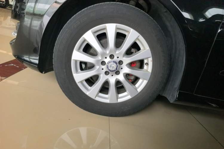 Used Mercedes-Benz R-Class 2014 R 320 4MATIC Business Model Left Front Wheel Hub