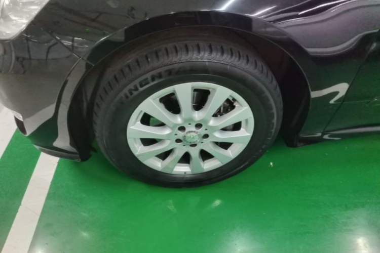 Used Mercedes-Benz R-Class 2014 R 320 4MATIC Business Model Left Front Wheel Hub