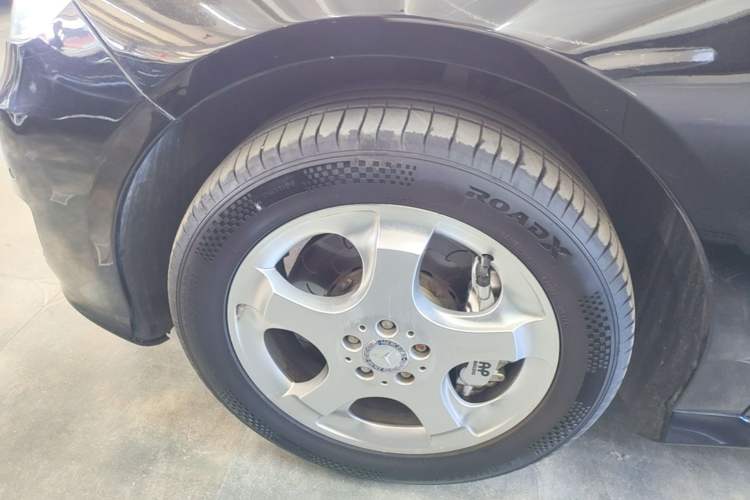 Used Mercedes-Benz R-Class 2014 R 320 4MATIC Business Model Left Front Wheel Hub