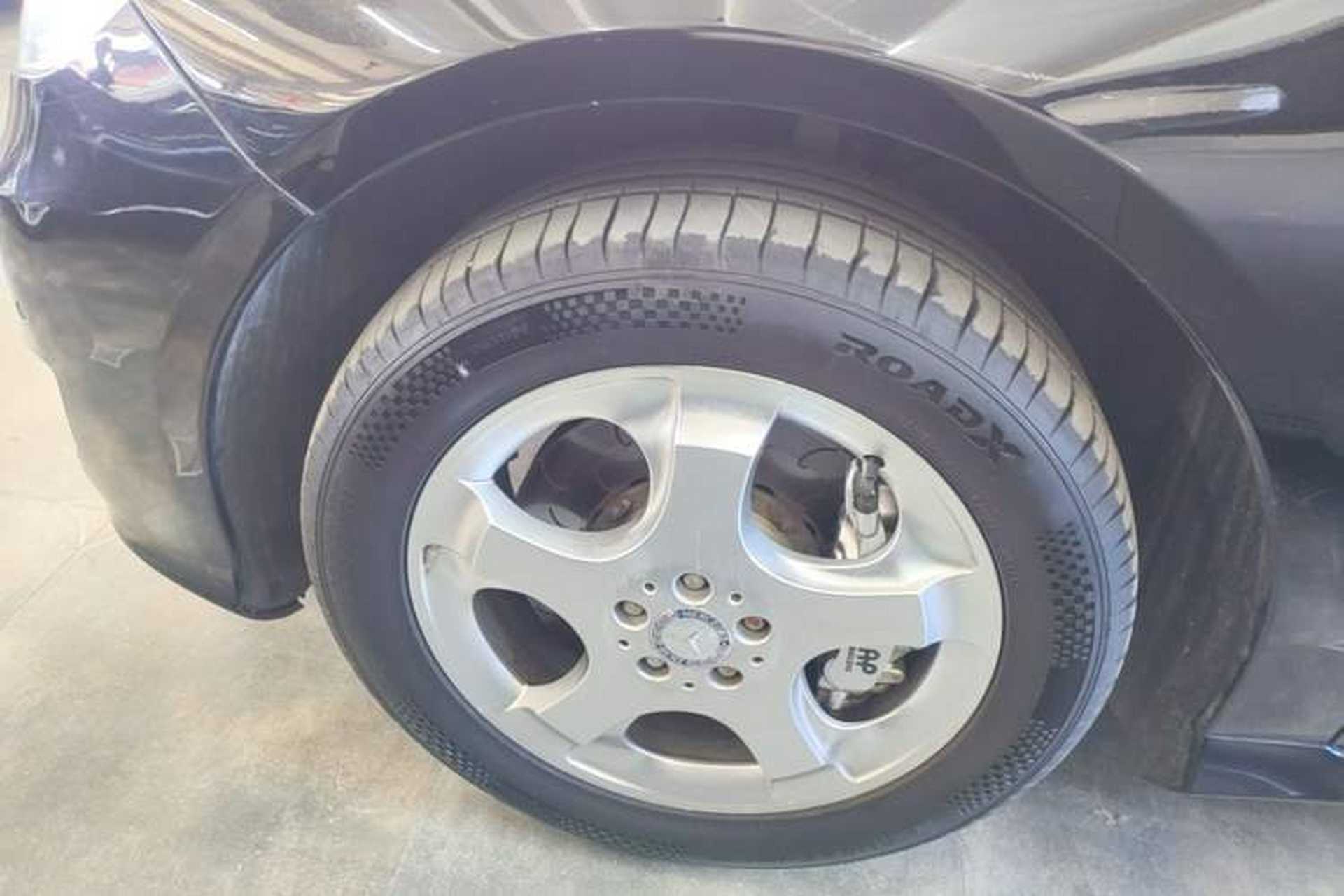 Used Mercedes-Benz R-Class 2014 R 320 4MATIC Business Model Left Front Wheel Hub