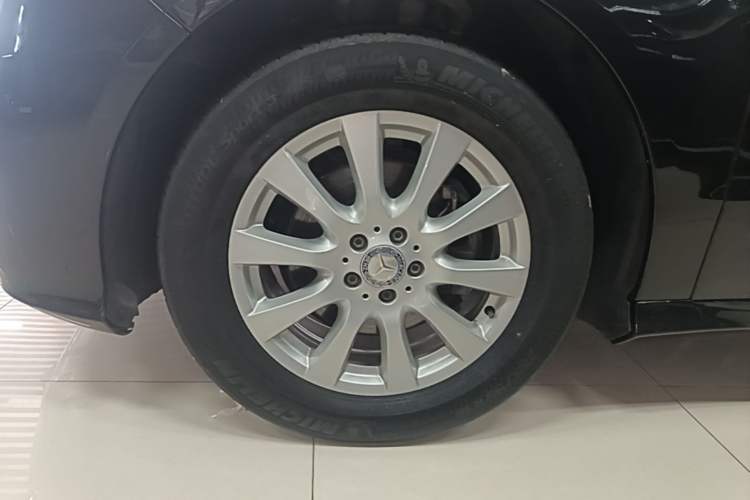 Used Mercedes-Benz R-Class 2014 R 320 4MATIC Business Model Left Front Wheel Hub