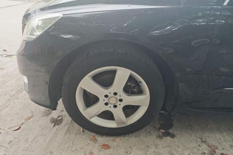Used Mercedes-Benz R-Class 2014 R 400 4MATIC Business Model Left Front Wheel Hub