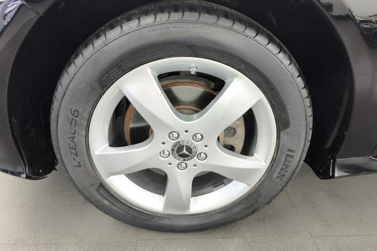 Used Mercedes-Benz R-Class 2014 R 320 4MATIC Luxury Model Left Front Wheel Hub