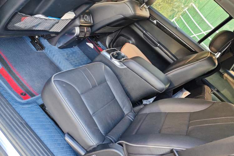Used Mercedes-Benz R-Class 2014 R 320 4MATIC Luxury Model Left Rear Seat