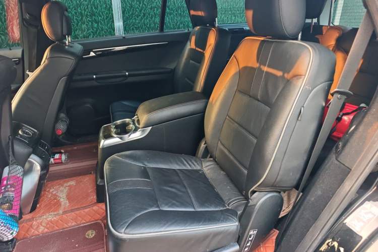 Used Mercedes-Benz R-Class 2014 R 320 4MATIC Luxury Model Left Rear Seat