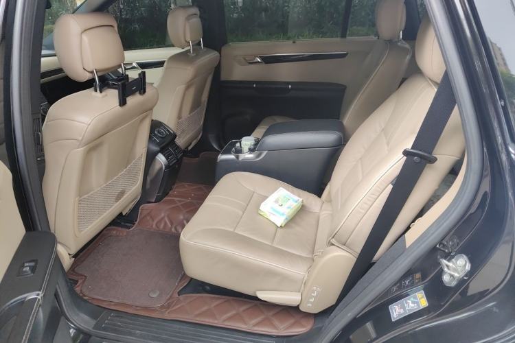 Used Mercedes-Benz R-Class 2014 R 400 4MATIC Luxury Model Left Rear Seat