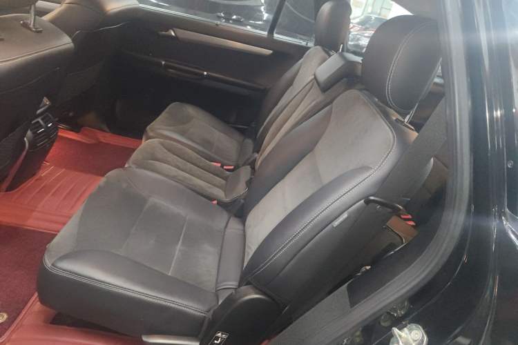 Used Mercedes-Benz R-Class 2014 R 320 4MATIC Business Model Left Rear Seat