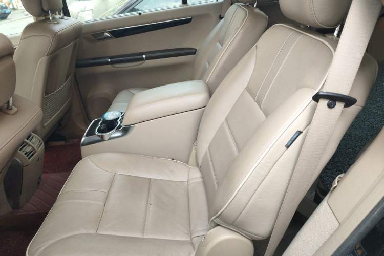 Used Mercedes-Benz R-Class 2014 R 320 4MATIC Luxury Model Left Rear Seat