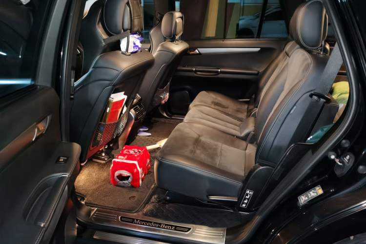 Used Mercedes-Benz R-Class 2014 R 320 4MATIC Business Model Left Rear Seat