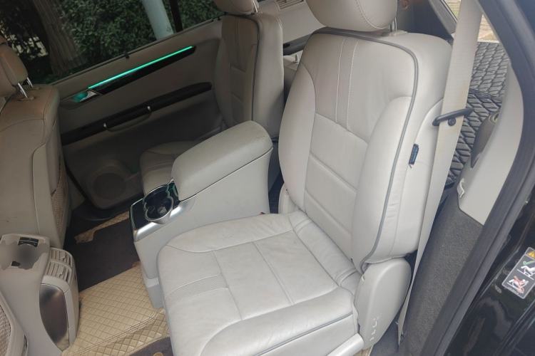 Used Mercedes-Benz R-Class 2014 R 400 4MATIC Luxury Model Left Rear Seat