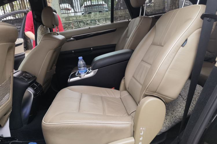 Used Mercedes-Benz R-Class 2014 R 320 4MATIC Luxury Model Left Rear Seat