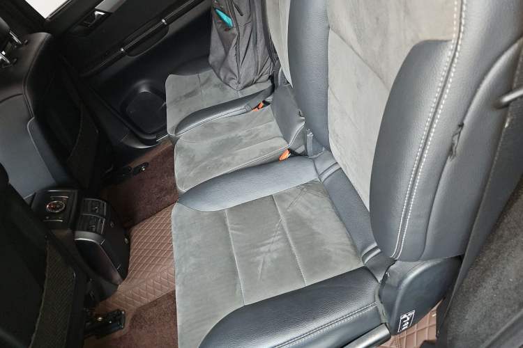 Used Mercedes-Benz R-Class 2014 R 320 4MATIC Business Model Left Rear Seat