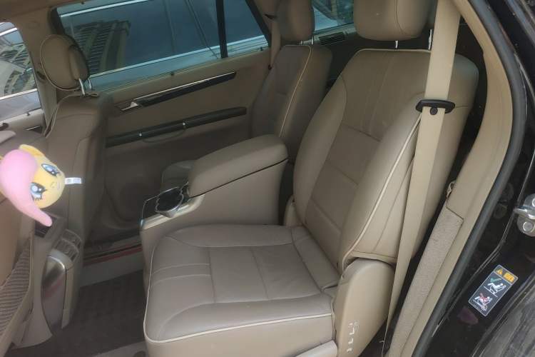 Used Mercedes-Benz R-Class 2014 R 320 4MATIC Luxury Model Left Rear Seat