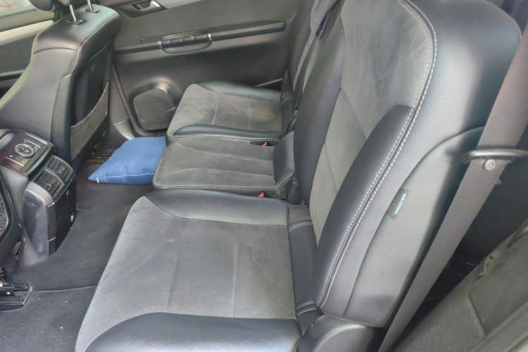 Used Mercedes-Benz R-Class 2014 R 320 4MATIC Luxury Model Left Rear Seat