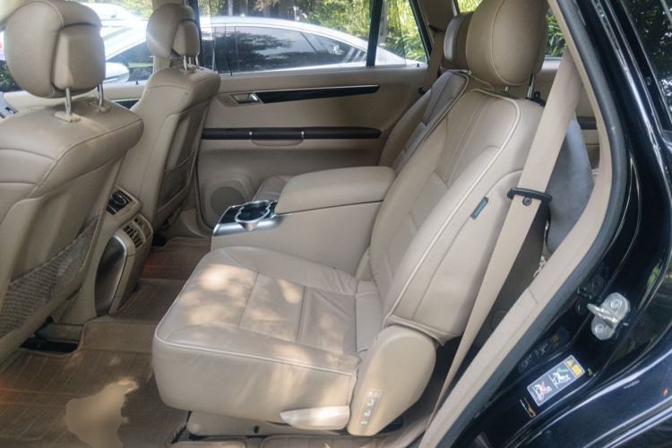 Used Mercedes-Benz R-Class 2014 R 320 4MATIC Luxury Model Left Rear Seat