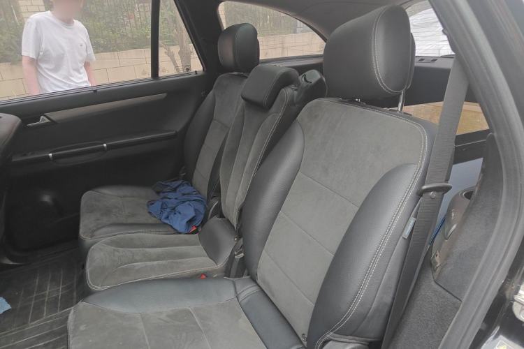 Used Mercedes-Benz R-Class 2014 R 320 4MATIC Business Model Left Rear Seat