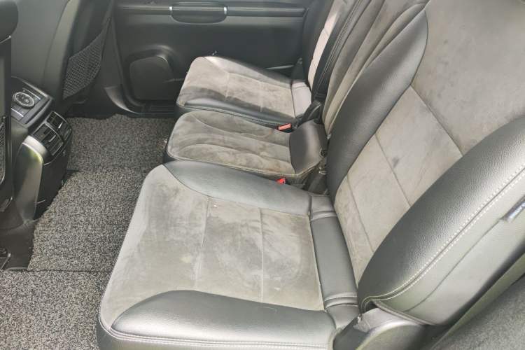 Used Mercedes-Benz R-Class 2014 R 320 4MATIC Business Model Left Rear Seat