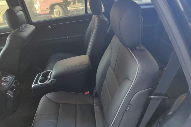 Used Mercedes-Benz R-Class 2014 R 400 4MATIC Business Model Left Rear Seat